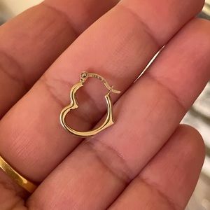 Heart ❤️ earring 14k